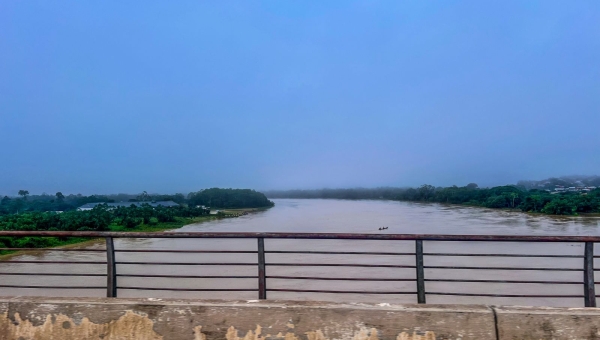 Rio Juruá, em Cruzeiro do Sul, ainda segue abaixo da cota de alerta, mas já mobiliza Defesa Civil: ‘Plano de contingência pronto para ser acionado’